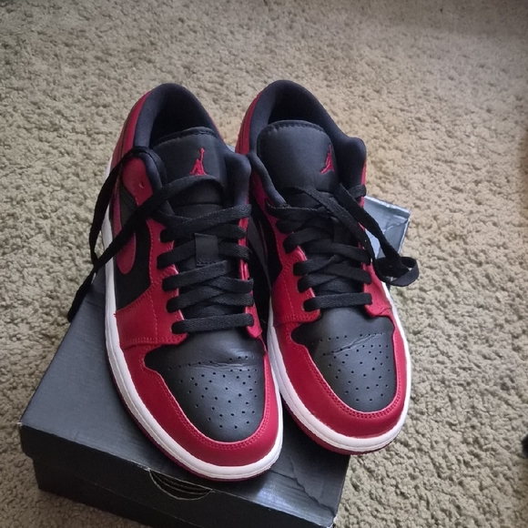 Air Jordan 1 Low Shoes Red and Black - Picture 2 of 7